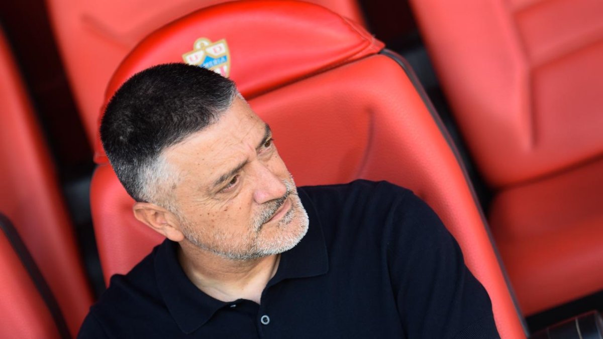 García Pimienta, siempre pendiente de todo en los partidos.