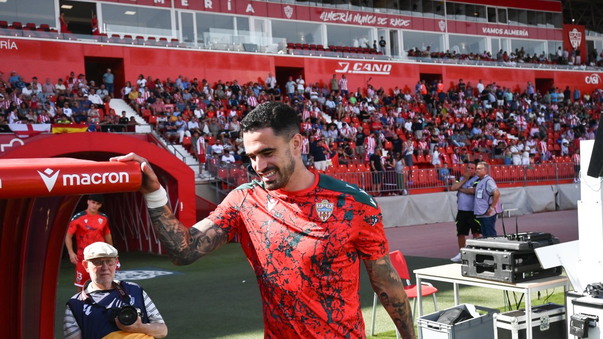 Miguel de la Fuente le da otros tres puntos con su gol al Almería.