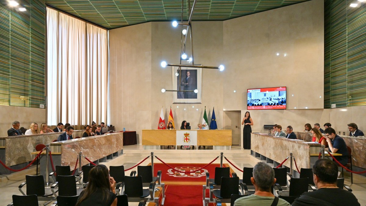 Imagen de archivo de una sesión plenaria en el Ayuntamiento de Almería.