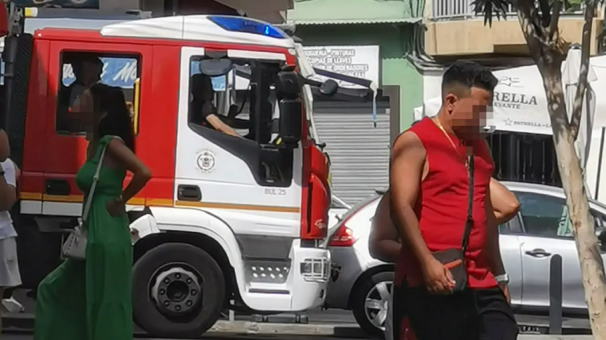 Bomberos de Almería, este domingo en la Plaza del Quemadero.