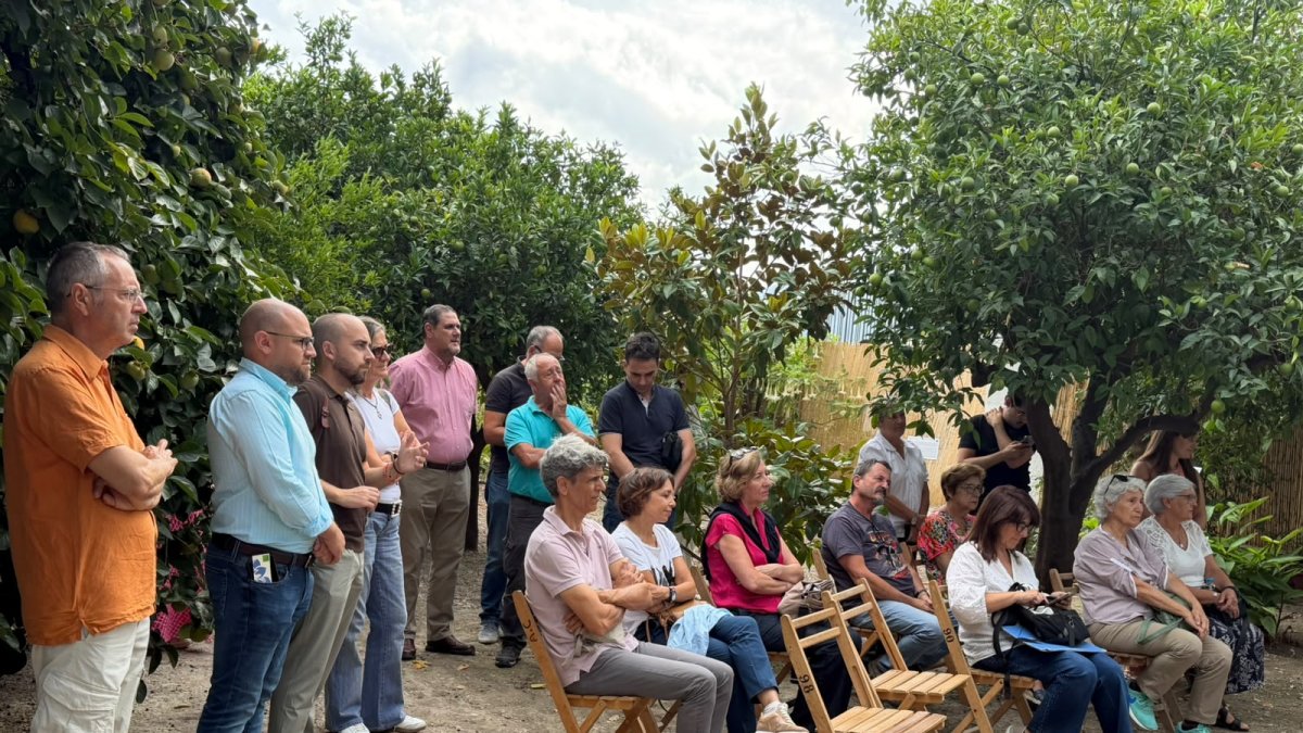 La alcaldesa de Canjáyar, Antonia Urrutia, ha inaugurado la iniciativa ‘Jardín de primor, huerto de labor. Itinerario de botánica andalusí en la Alpujarra almeriense’