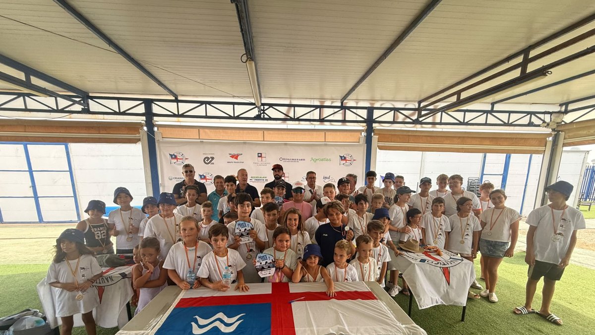 El Club Náutico de Almerimar cierra un verano de intensa actividad deportiva, formativa y social.