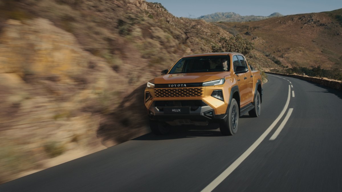 La novena generación de Toyota Hilux incorpora un renovado diseño interior y exterior.