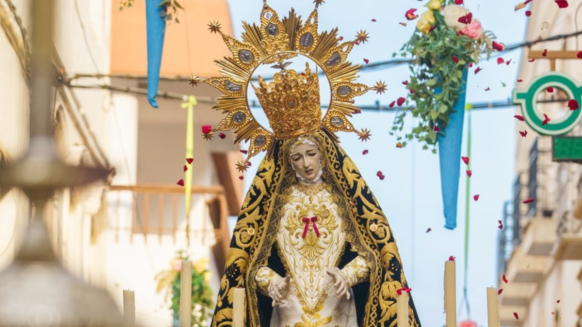 La celebración del sábado culmina meses de preparativos y la participación de cientos de personas que han contribuido a hacer realidad la corona del centenario.