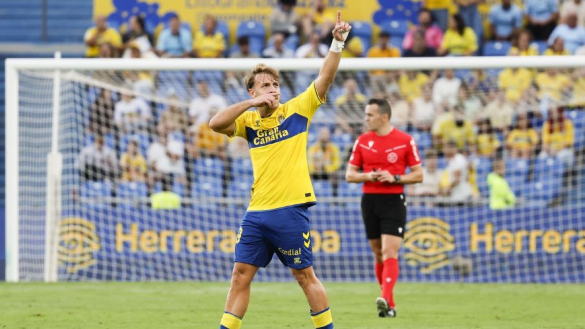 Elías Romero celebrando el gol del empate frente al Real Valladolid.