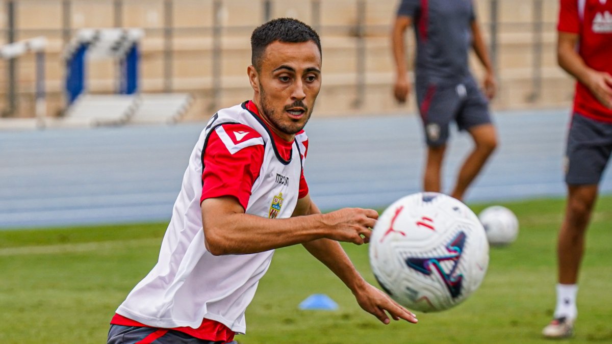 Leonardo 'Lelo' lleva tres partidos como titular en el Almería: Cádiz, Córdoba y Burgos, y todos ellos terminaron con victoria rojiblanca,