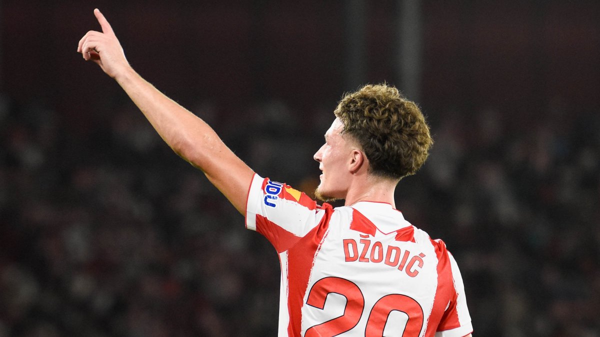 Stefan Dzodic vive el mejor momento de su carrera deportiva con solo 21 años y siendo titular en el Almería.