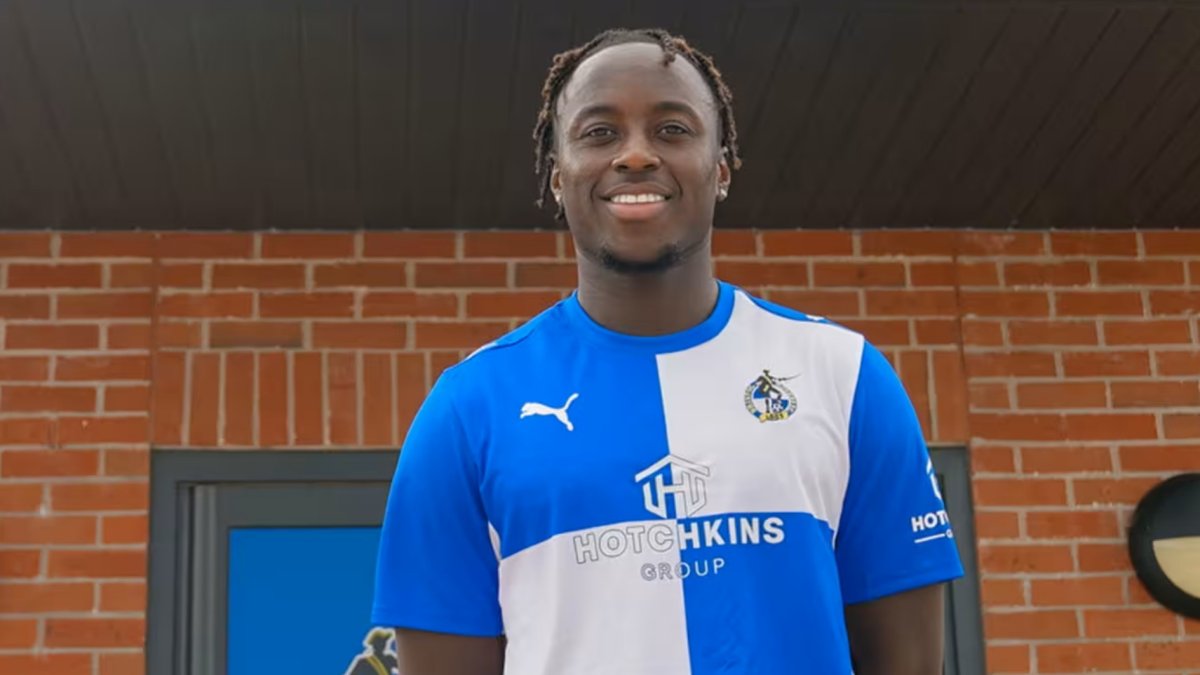 Arvin Appiah ha encontrado equipo en Inglaterra después de un verano en el que fue descartado por el Portsmouth.