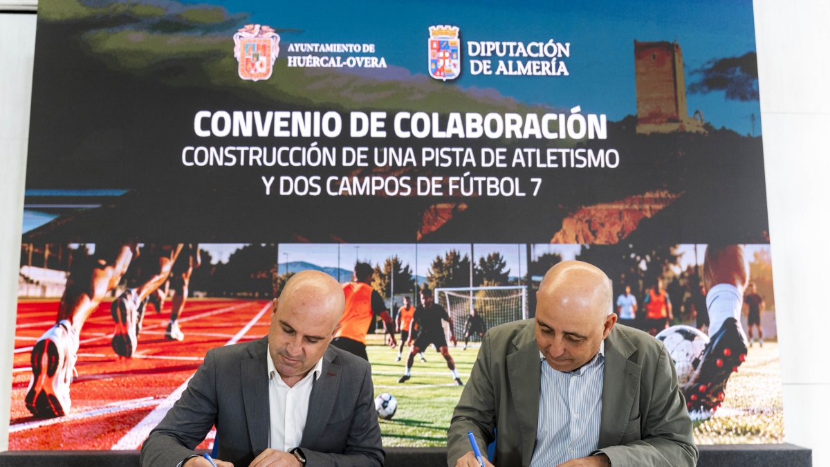 Firma del convenio entre Diputación y Huércal-Overa