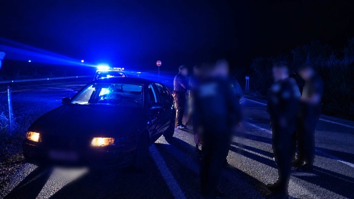 Momento de la detención del sospechoso en la A-92 cuando trataba de huir a Almería.