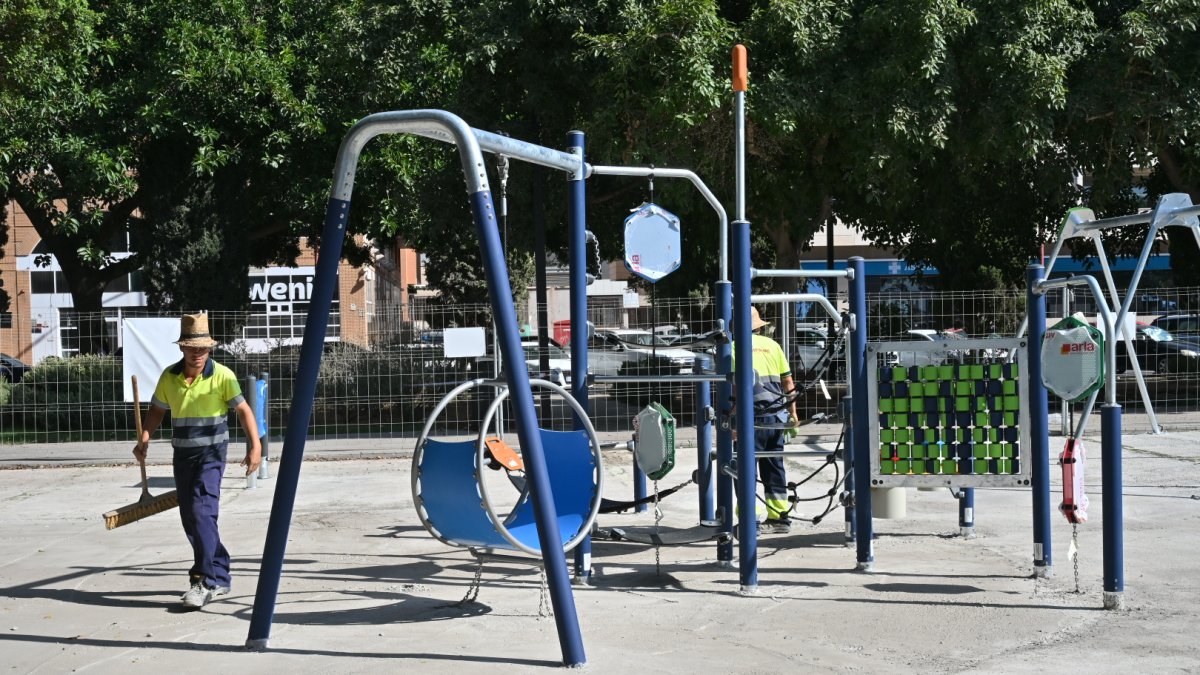 Avance en los trabajos de remodelación del parque infantil.