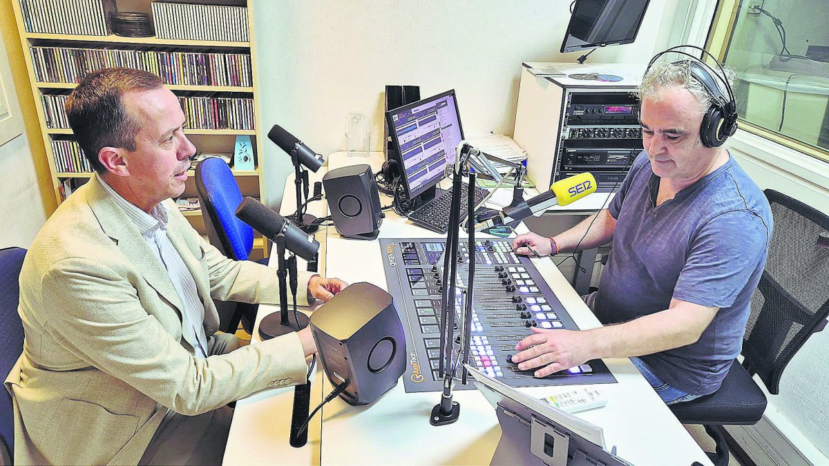 José María Martín, subdelegado del Gobierno, durante su entrevista en la SER con Javier Romero.