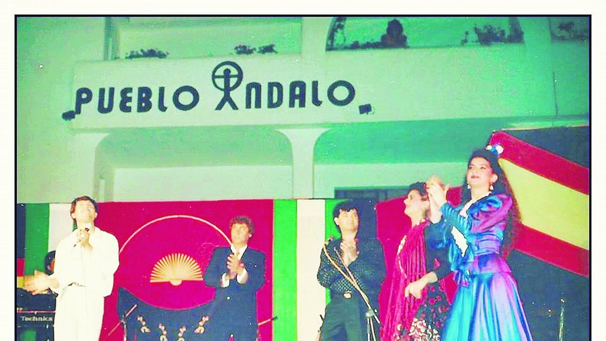 Una actuación flamenca de Las Chibancas en el tablao del Pueblo Indalo, a principios de la décadada de los 80.