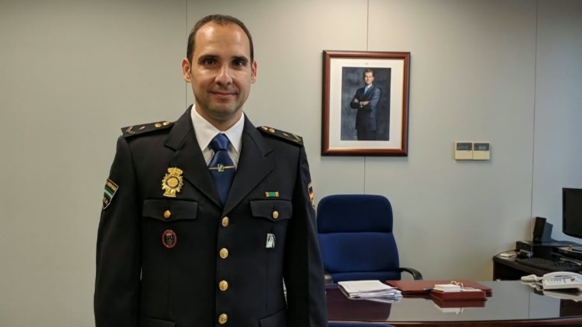 Sebastián Fernández Molina es Policía Nacional y presidente de la Federación Andaluza de Balonmano, aunque antes fue árbitro de élite.