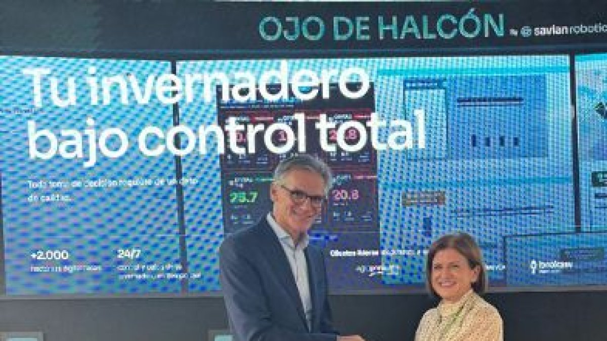 La firma, celebrada en la feria internacional Fruit Attraction, refuerza el compromiso de ambas entidades con la transformación digital del sector agrícola.