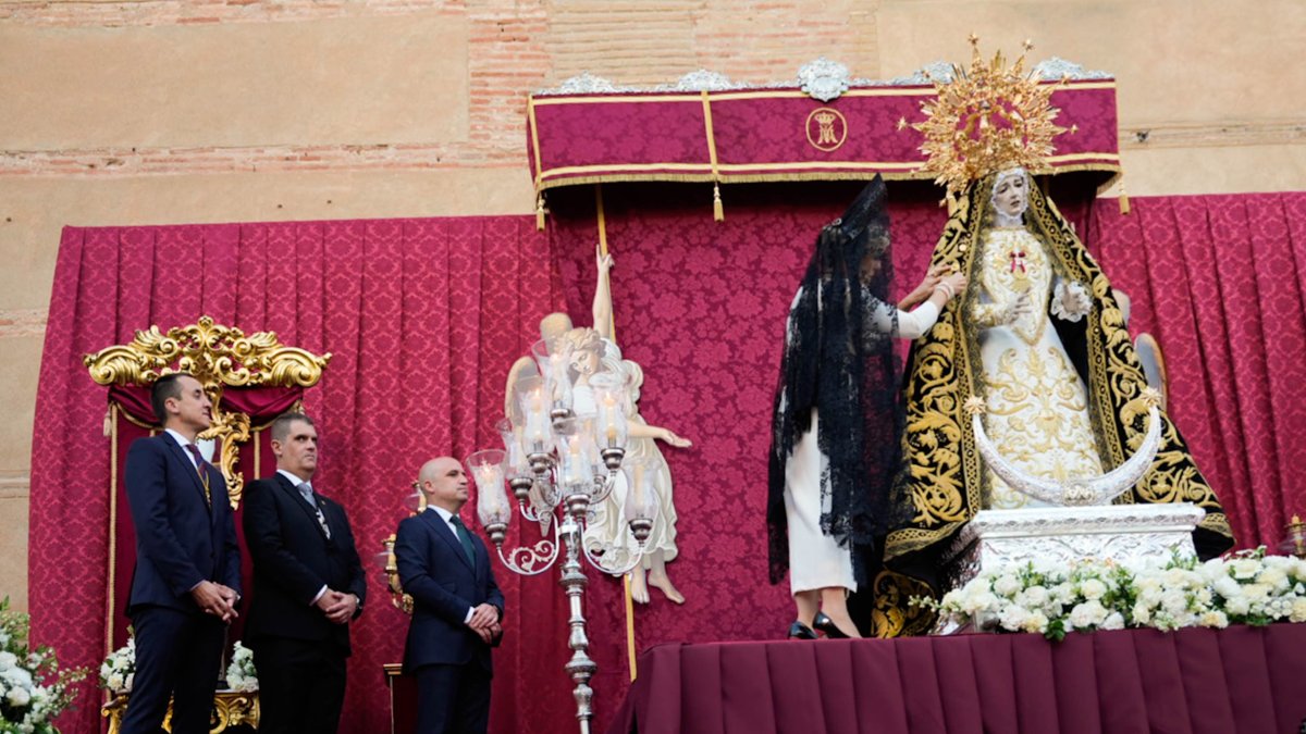 Colocación del escudo.