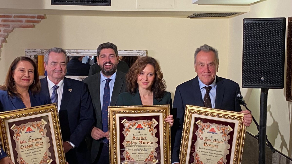 Galardonados por Asociación de Productores-Exportadores de Frutas y Hortalizas, Uva de Mesa y otros Productos Agrarios de la Región de Murcia (Apoexpa) en la V edición de sus Premios Internacionales 'The Grape Night', entre quienes figura Carmen Crespo.