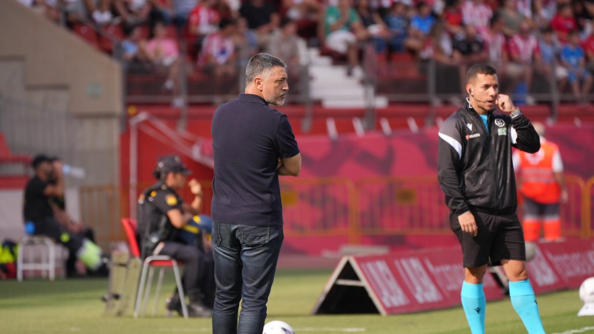 García Pimienta mira su obra siempre incompleta para un entrenador.