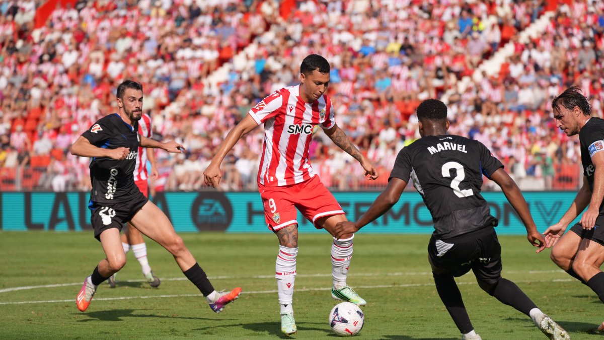 Thalys es un futbolista bien dotado en lo técnico y pisa el área con determinación.