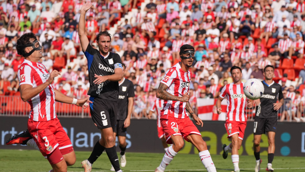 Álex Muñoz y Chumi compiten con máscara y no paran de ganar.