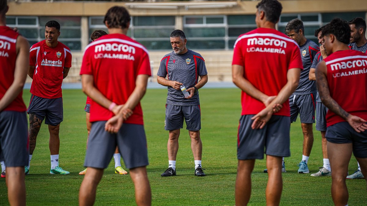 Lo que dice García Pimienta llega a la plantilla del Almería.