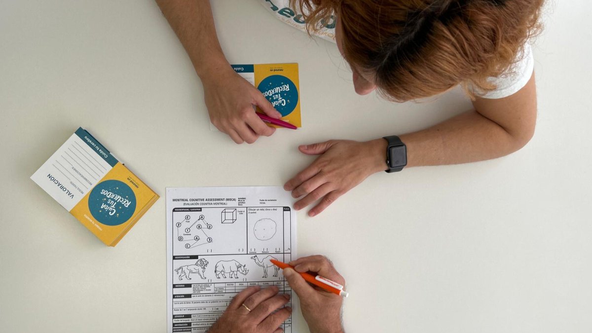 Una prueba de valoración de memoria para detectar posibles alteraciones cognitivas.
