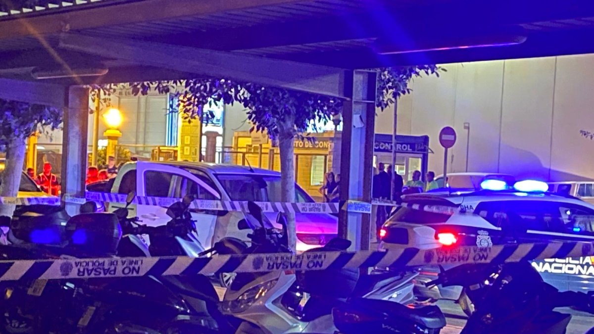 Policía Nacional en la planta de reciclaje.