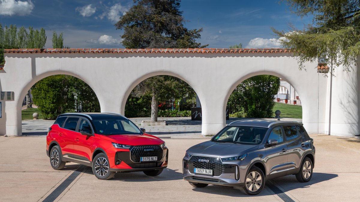 La marca española responde al encarecimiento de los combustibles con una acción que mejora las condiciones de compra de sus modelos híbridos e híbridos enchufables.