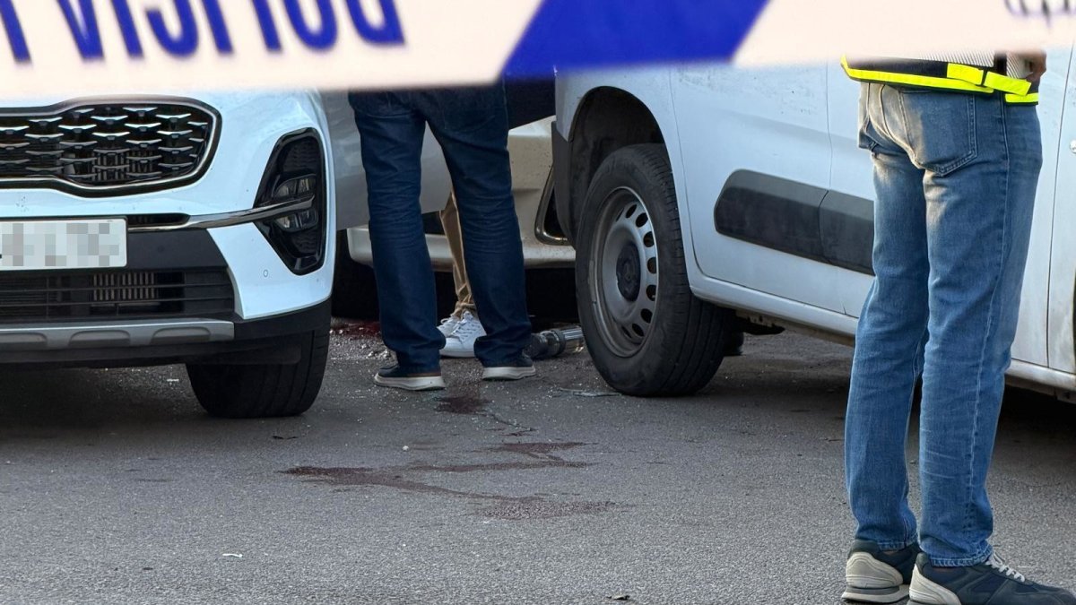 La sangre era visible horas después del asesinato de José Antonio Santiago Santiago.
