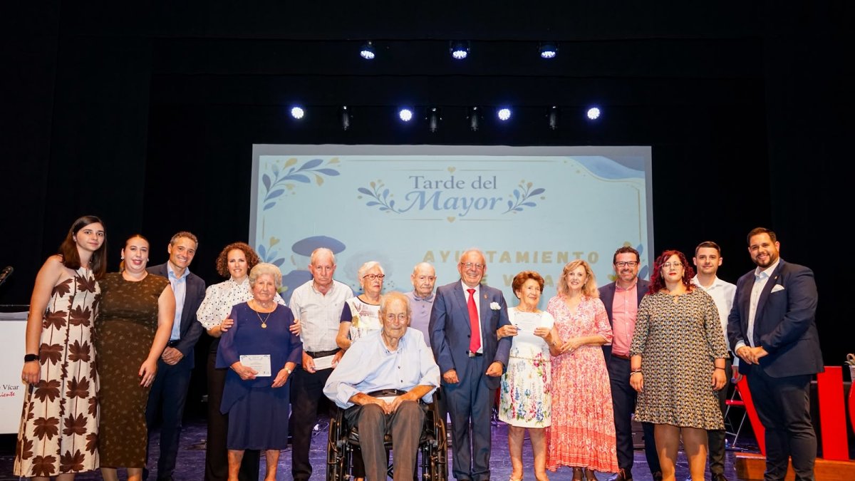 Foto de familia en la nueva y emotiva edición de la ‘Tarde del mayor’