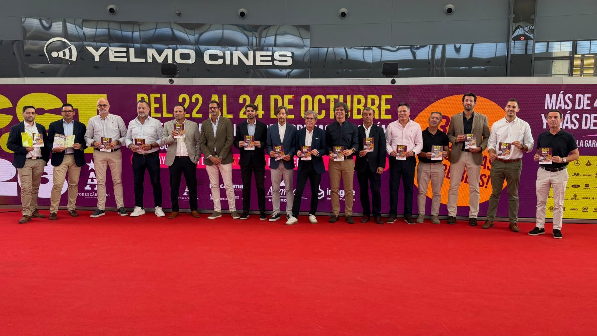 Representantes de los concesionarios y organización en el Centro Comercial Torrecárdenas para presentar CCT Motor.