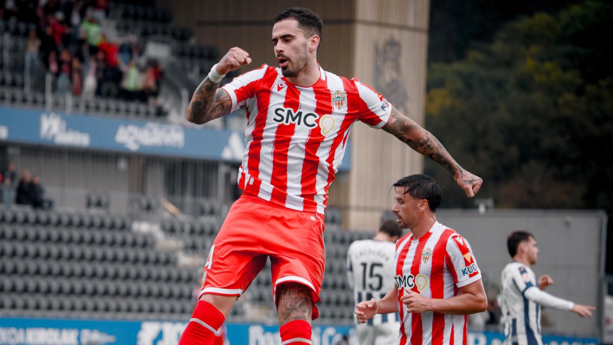 Miguel de la Fuente sigue de dulce y marcó el 0-2 en San Sebastián. Son cuatro jornadas seguidas viendo puerta.
