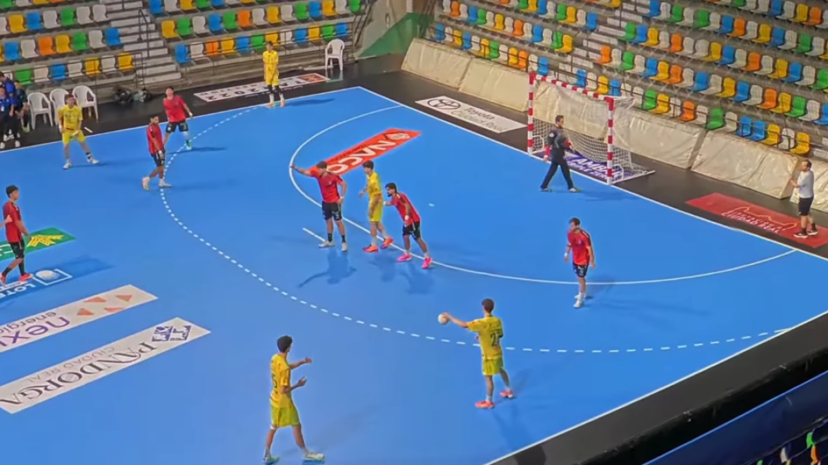 Diluvio de goles entre BM Caserío de Ciudad Real B y un CBM Cantera Sur El Ejido que se recupera (31-34).