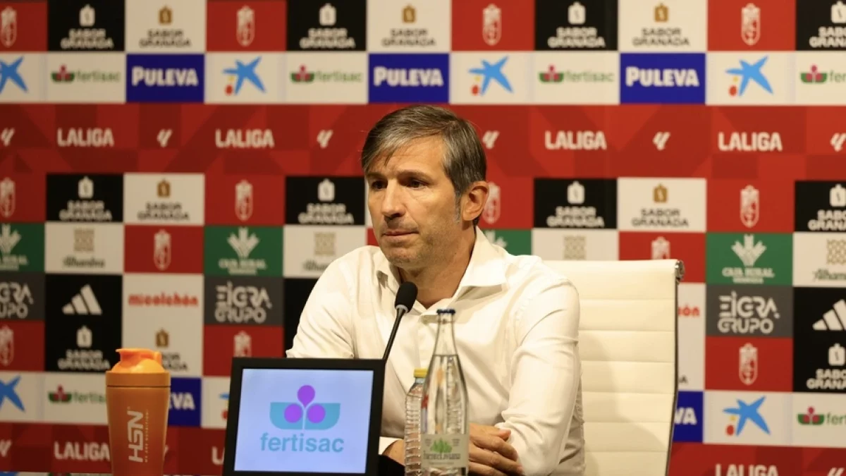 Albert Celades en su última rueda de prensa como técnico amarillo.