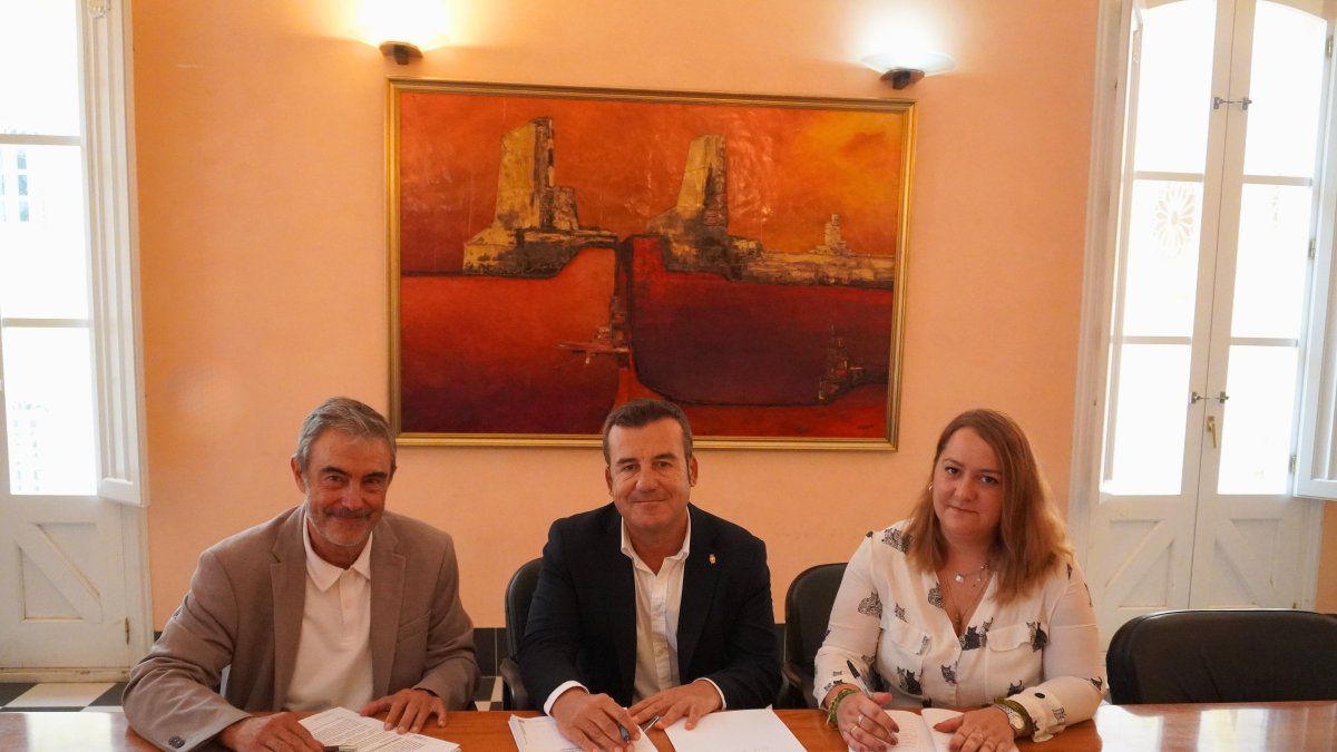 Reunión del alcalde con el director del nuevo Plan de Ordenación Urbana.