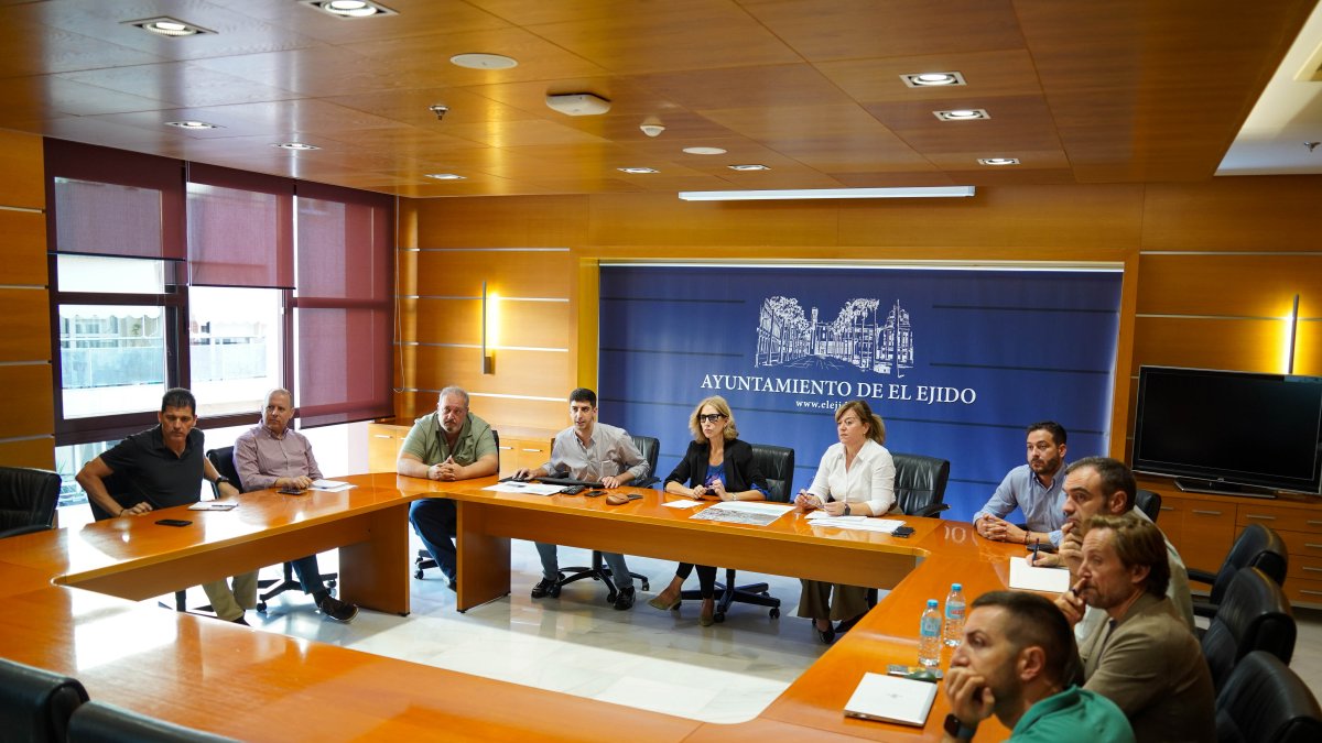 Reunión en El Ejido para tratar el tema.