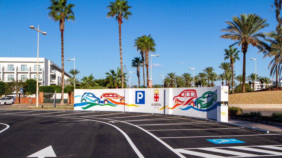 Retamar-El Toyo cuenta con un nuevo aparcamiento público al aire libre con más de 90 plazas
