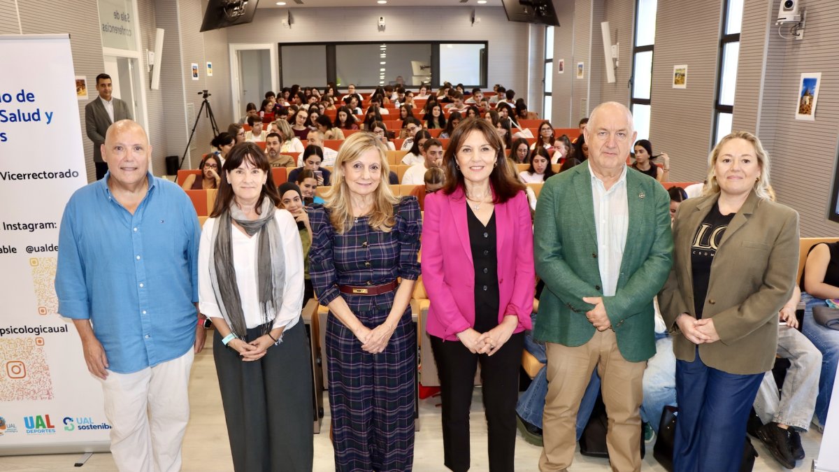 La UAL y la AECC acercan la realidad asistencial del cáncer de mama al alumnado de Ciencias de la Salud.