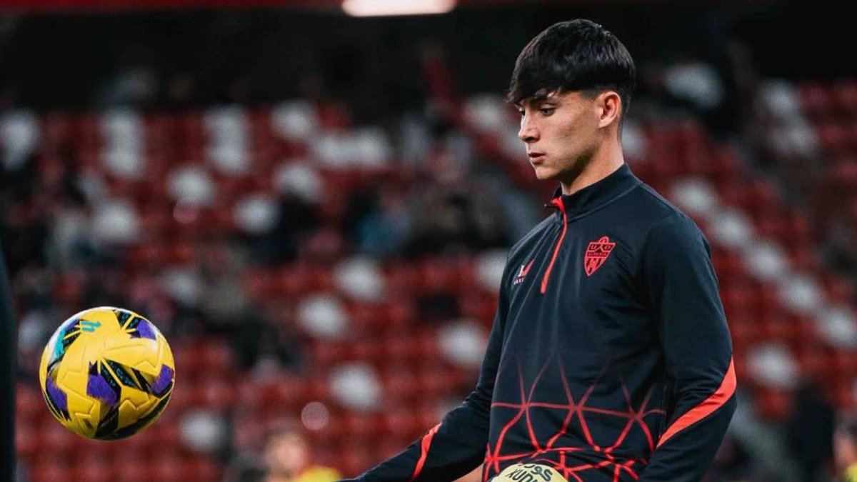 Joan Gázquez en su primera convocatoria con el primer equipo. Fue en Gijón en la temporada 2024-2025.