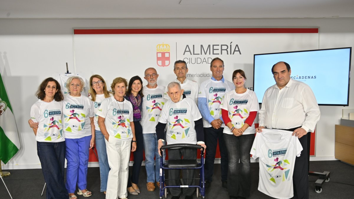 Foto de familia de la presentación de la carrera solidaria organizada por la Fundación Jesús Peregrín.