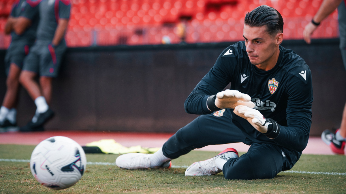 El portero húngaro se emplea a fondo en cada entrenamiento.