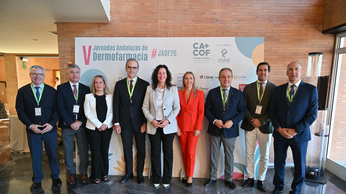 Foto de familia en el inicio de las Jornadas Andaluzas de Dermofarmacia celebradas en Almería.