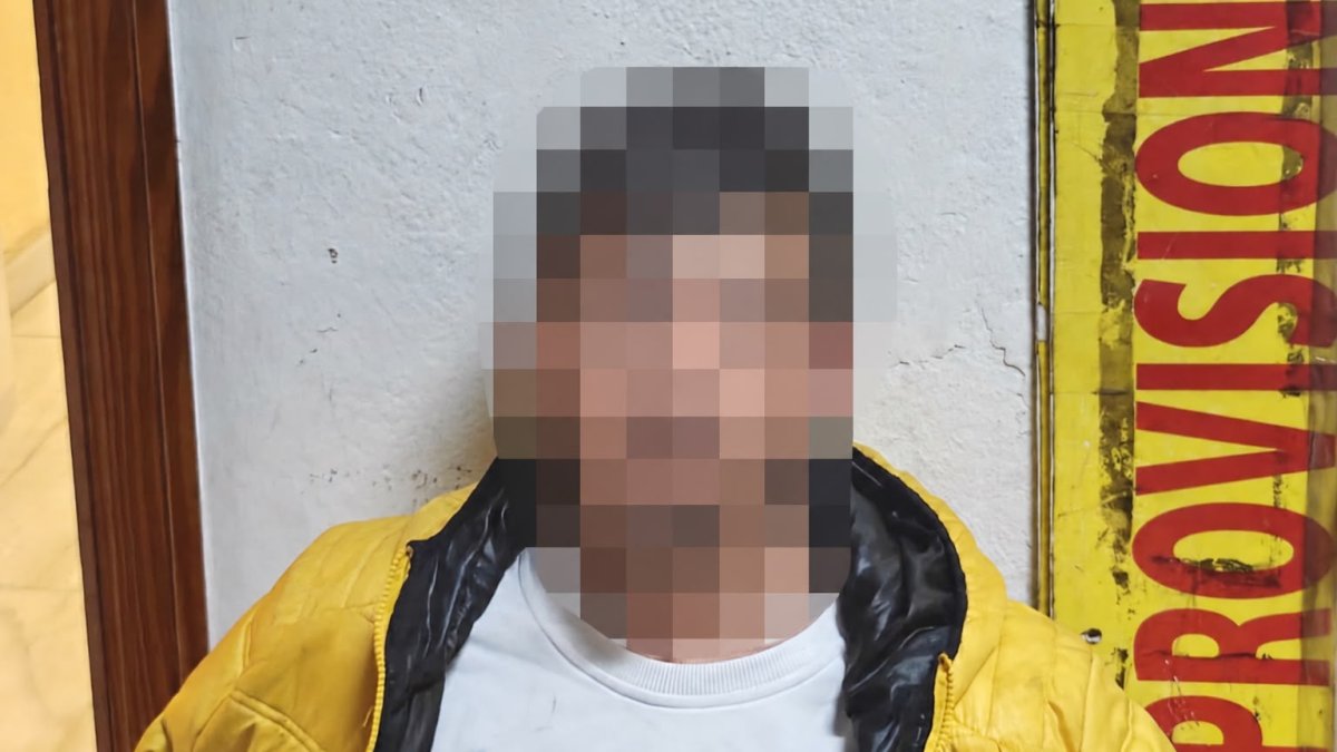 Hombre detenido en Adra.
