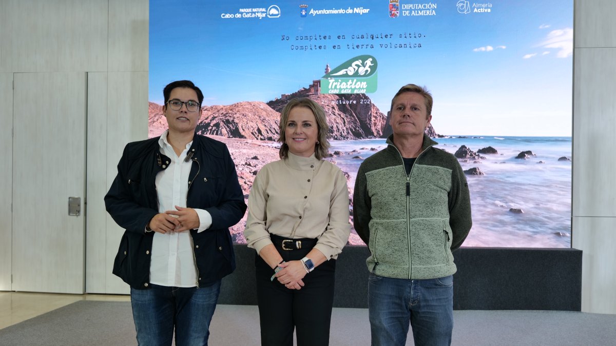 El XIV Triatlón Cabo de Gata-Níjar se disputa el domingo en Agua Amarga.