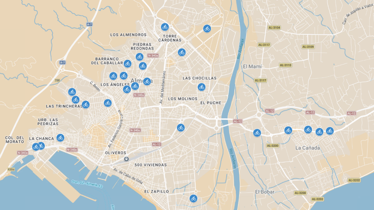 Plano de los nuevos puntos para aparcar bicicletas en la capital almeriense.