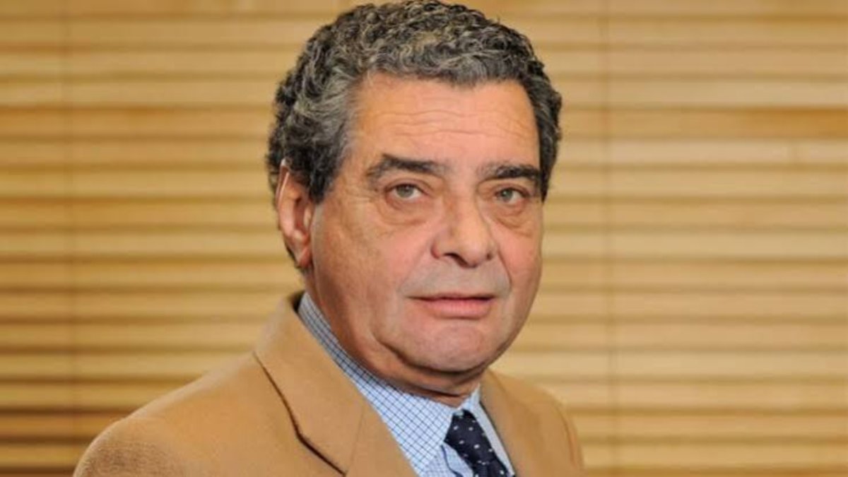 Muere el periodista Augusto Delkader.