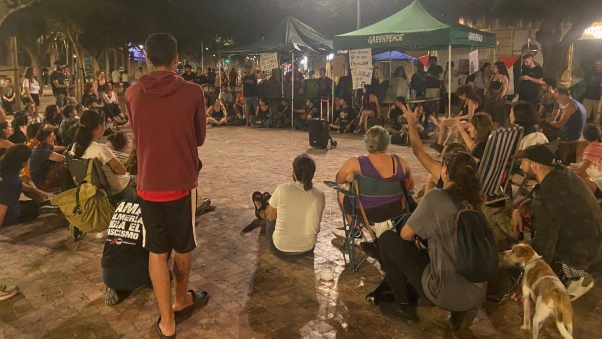 Imagen de una de las asambleas en la acampada de la Plaza Circular.