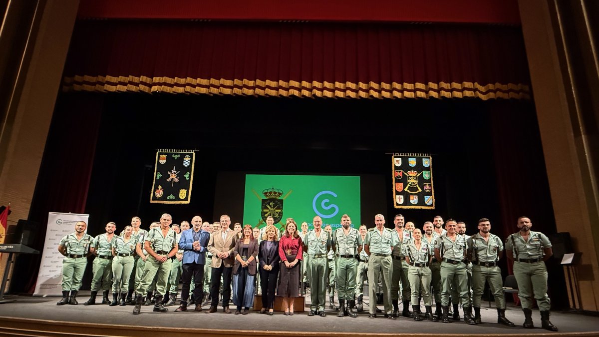 Magdalena Cantero, coronel, músicos y autoridades políticas.
