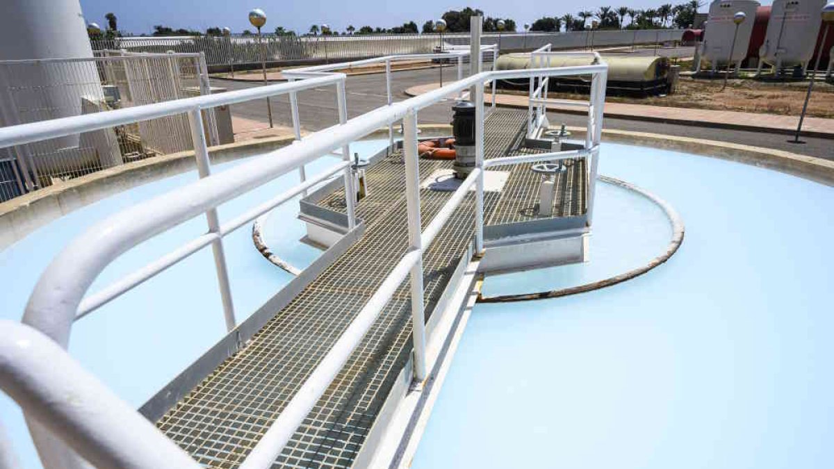 El Ayuntamiento renueva el convenio con Las Cuatro Vegas para garantizar el suministro temporal de agua desalada destinada al riego