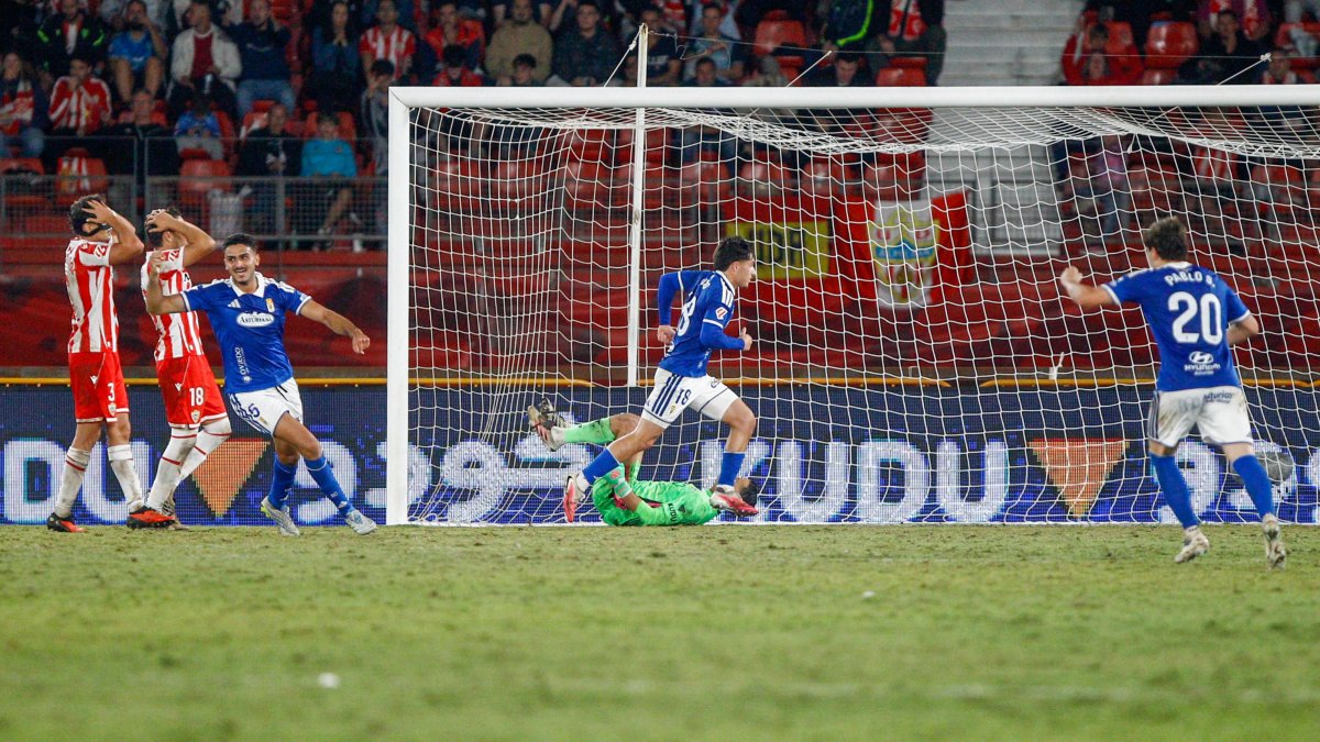 El Real Oviedo empataba de rebote en el descuento con gol de Jacobo y dejaba helado al Mediterráneo.